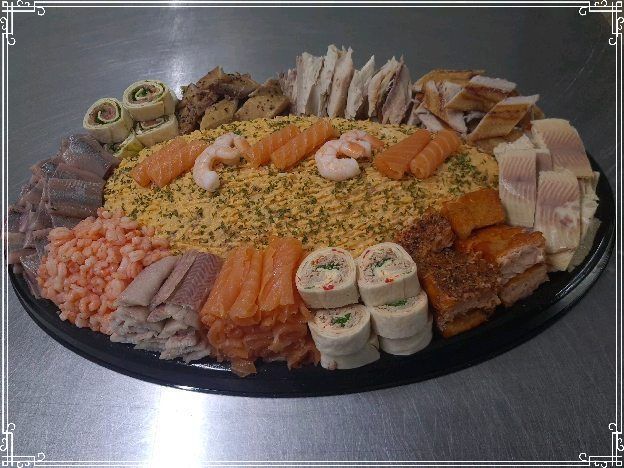 Zalmsalade is vanaf 2 personen te bestellen. De salade is opgemaakt met div soorten vis, deze kunnen varieren per seizoen.
2 pers € 23,00
4 pers € 46,00
6 pers € 69,00
8 pers € 92,00
10 pers € 115,00
Wilt u de salade met hollandse garnalen? Geen probleem, voor € 1,25 pp extra maken we deze voor u op.