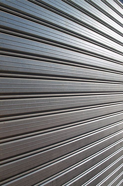 Limpiar portón metálico