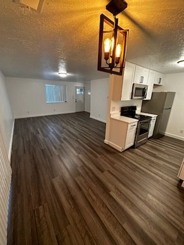 Cherry Ave 6-Plex interior