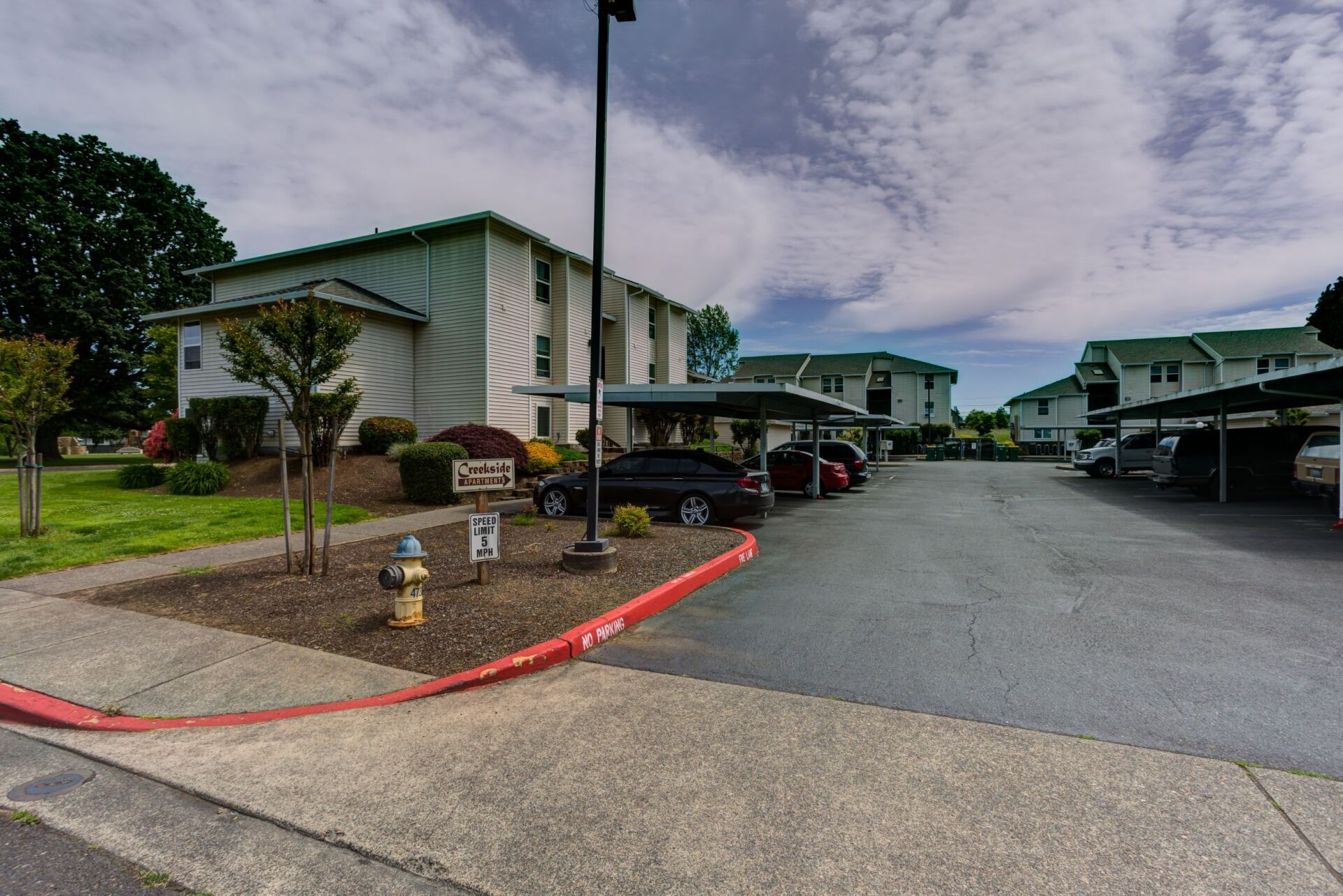 creekside apartments image