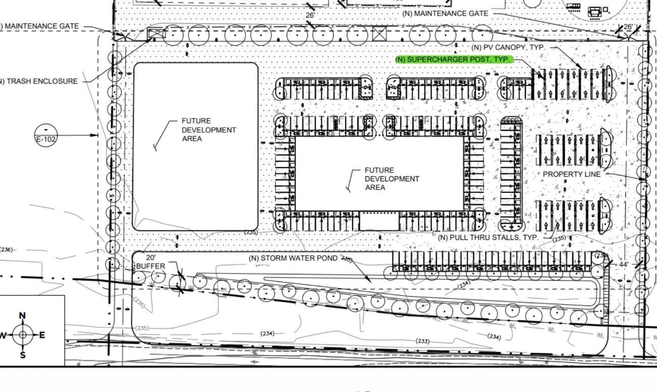 Site plan drawing of a building with parking lots and roads, marked in black and green lines