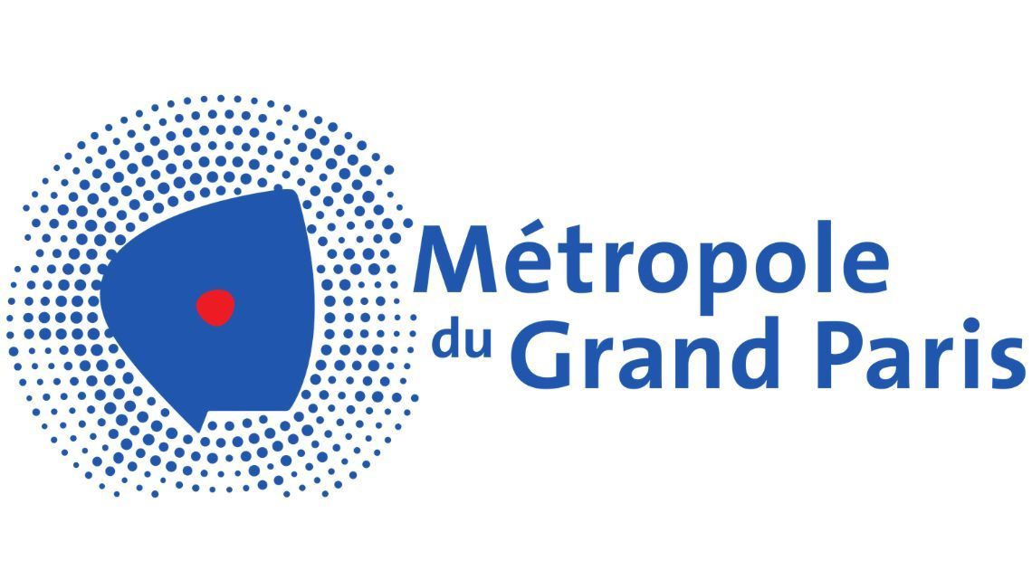 Le logo d'une mairie française représente la silhouette blanche de Marianne sur un fond bleu et rouge, avec l'inscription « MAIRIE ».