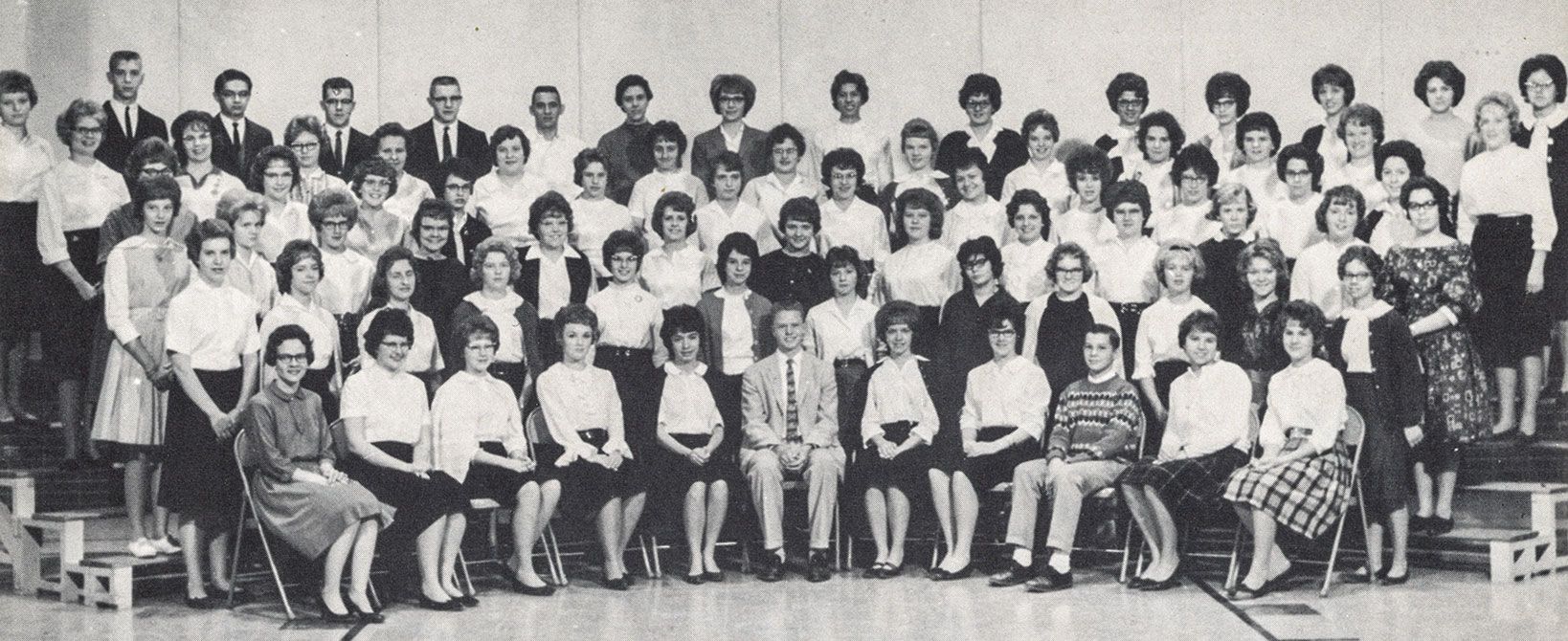 Large group photo of the Dramatics Club