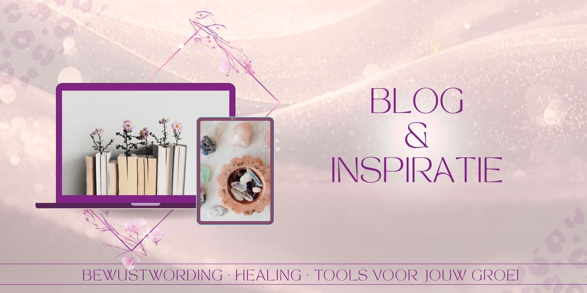 Een paarse en roségouden banner met de tekst "BLOG & INSPIRATIE" met een laptopicoon en afbeeldingen van kristallen.
