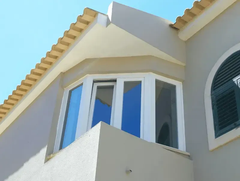 Trabalha realizado em oeiras varanda com janelas e portas pvc perimetro diafano