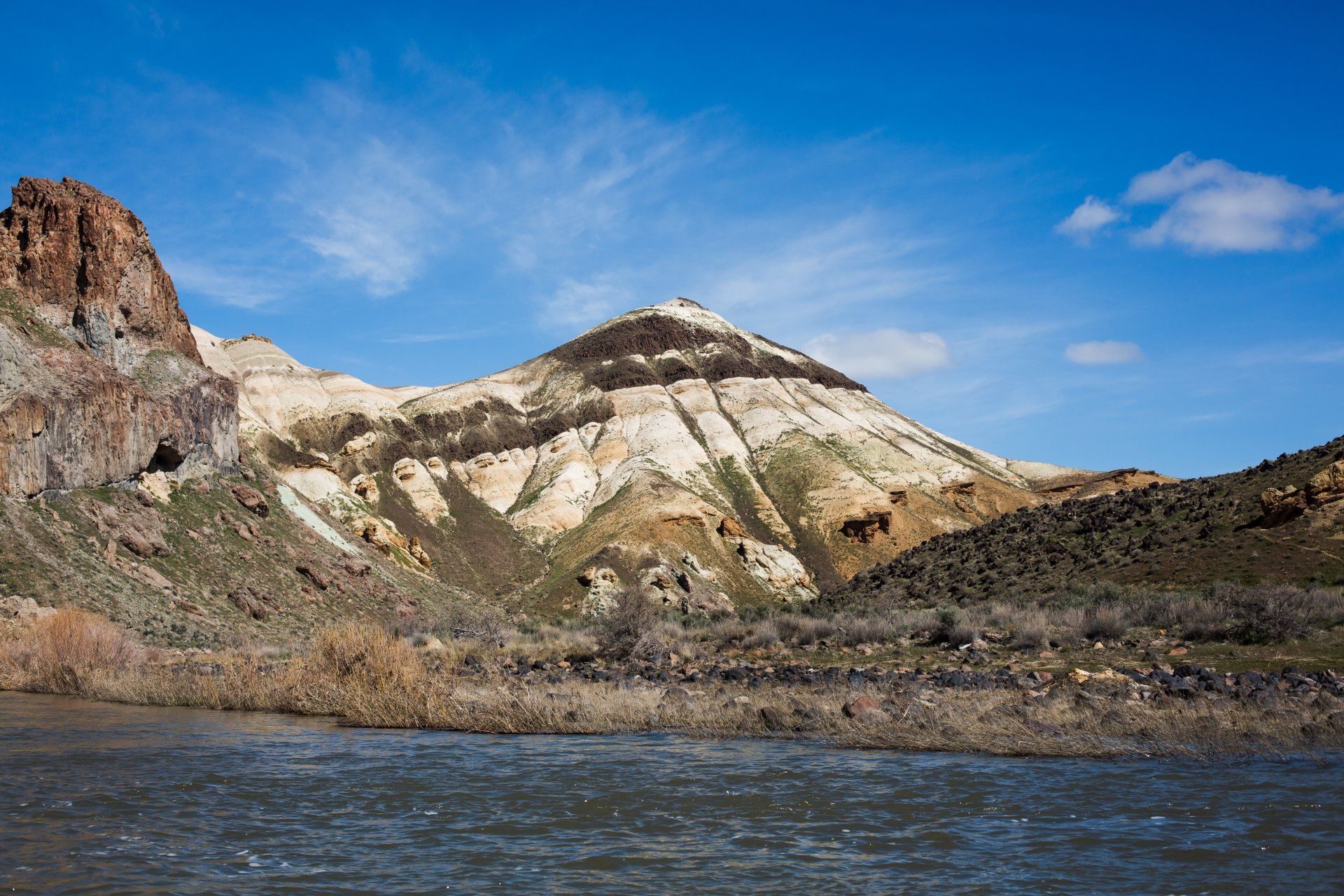 River Rafting is a great way to geology enthusiasts learn about the remarkable geologic features that define Oregon.