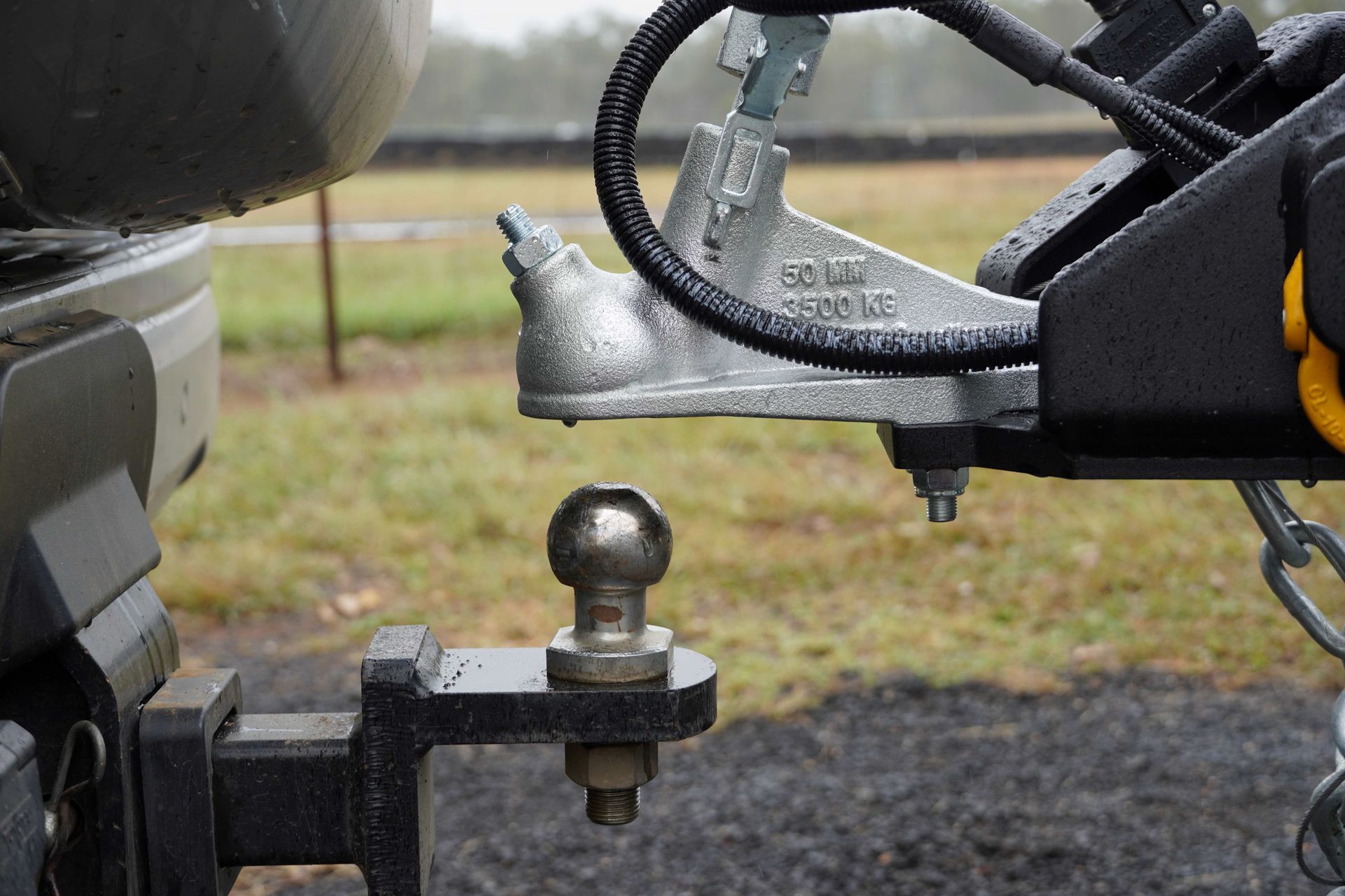 Learn How To Safely Hitch Your Trailer with Images 