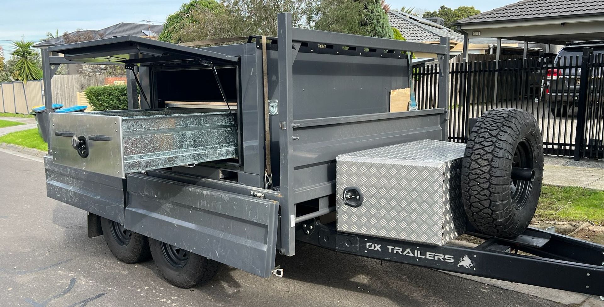 The lift of canopy and drawer system of the tipper trailer of Howse Constructions