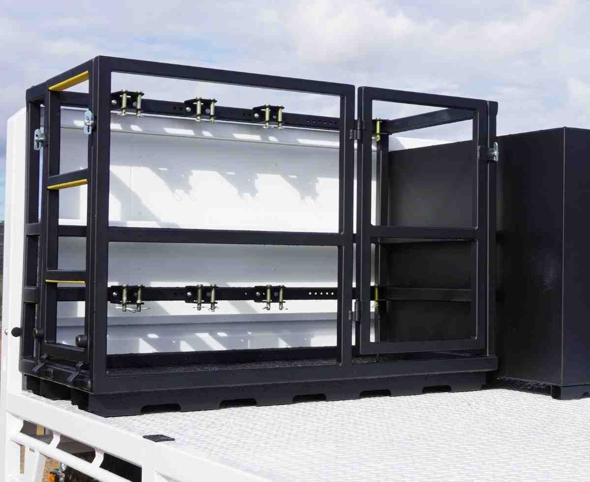 Tray mounted gas cage