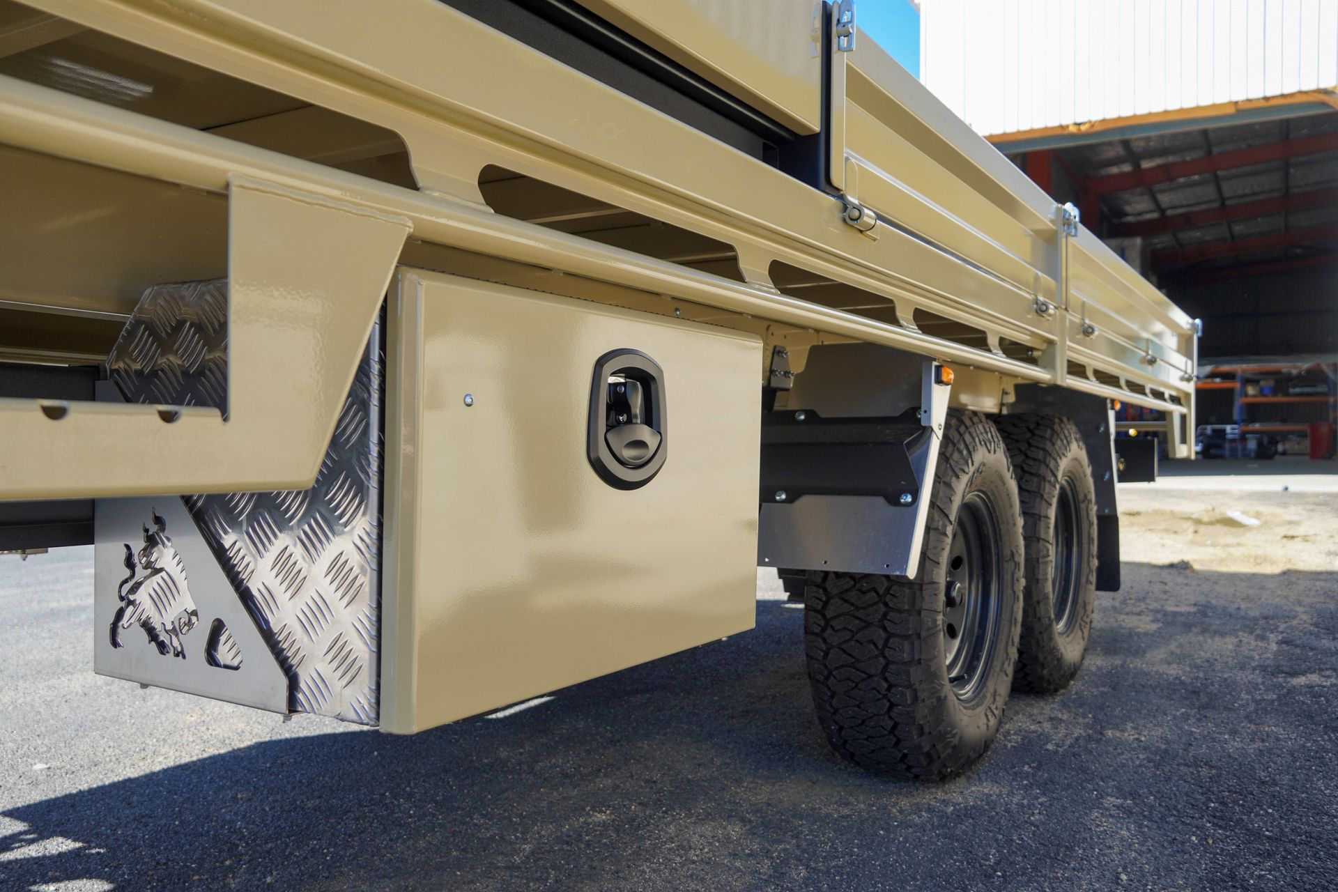 Integrated Ramp Stowage for Flat Top Trailers