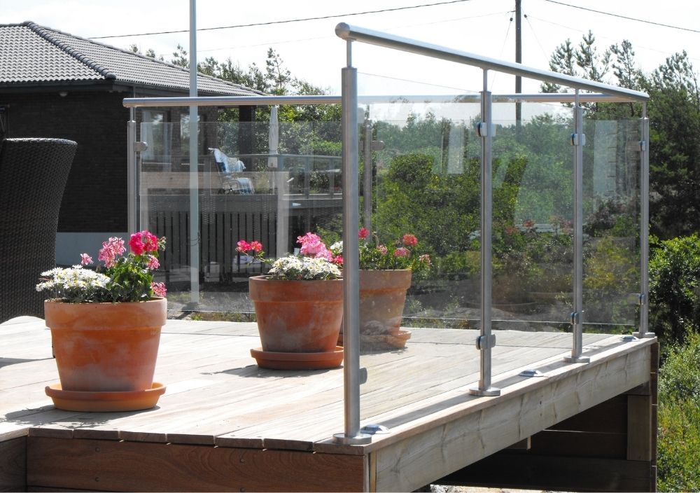 Zest Decking Doncaster - glass balustrades and deck lighting