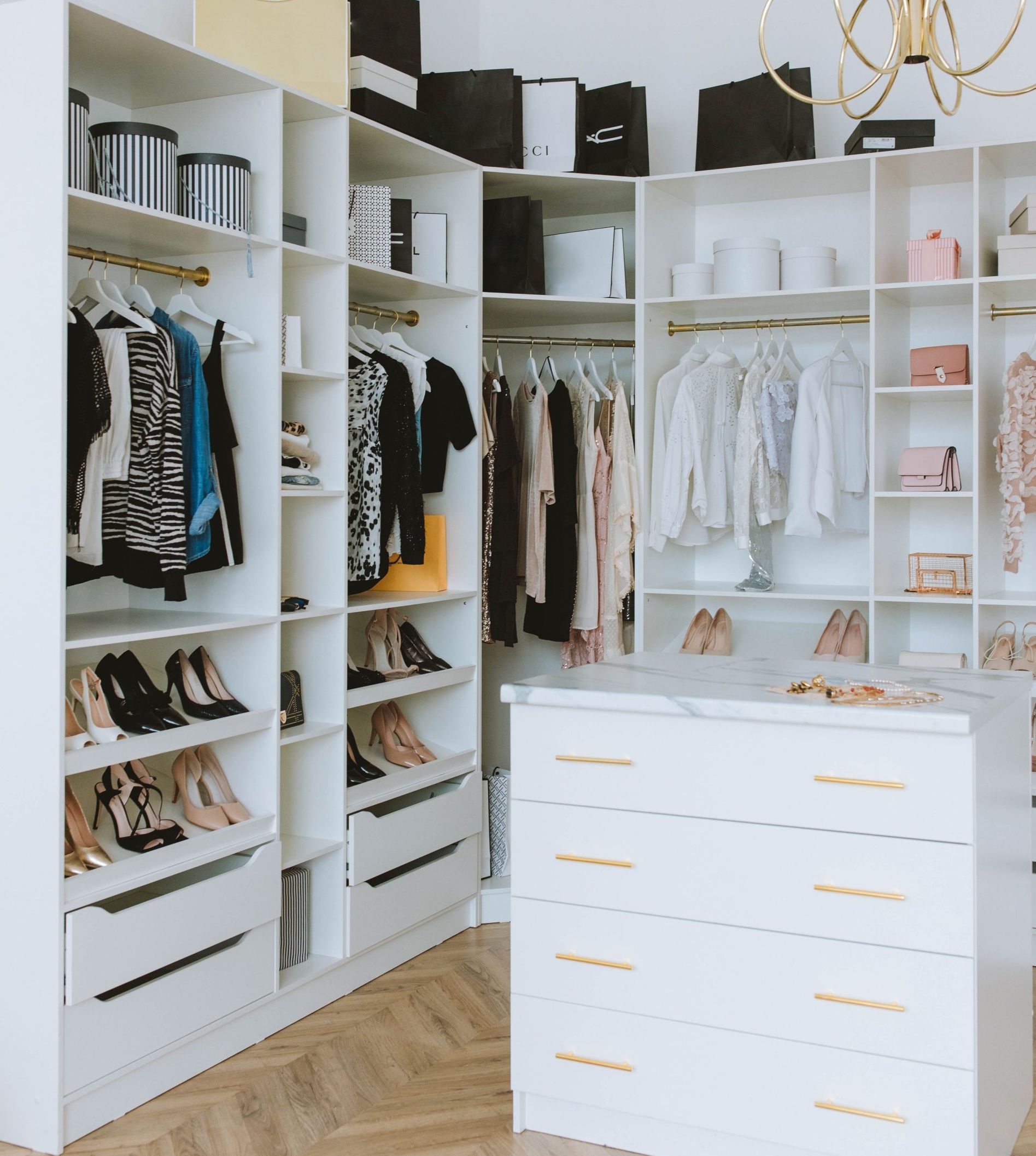 closet-organizing