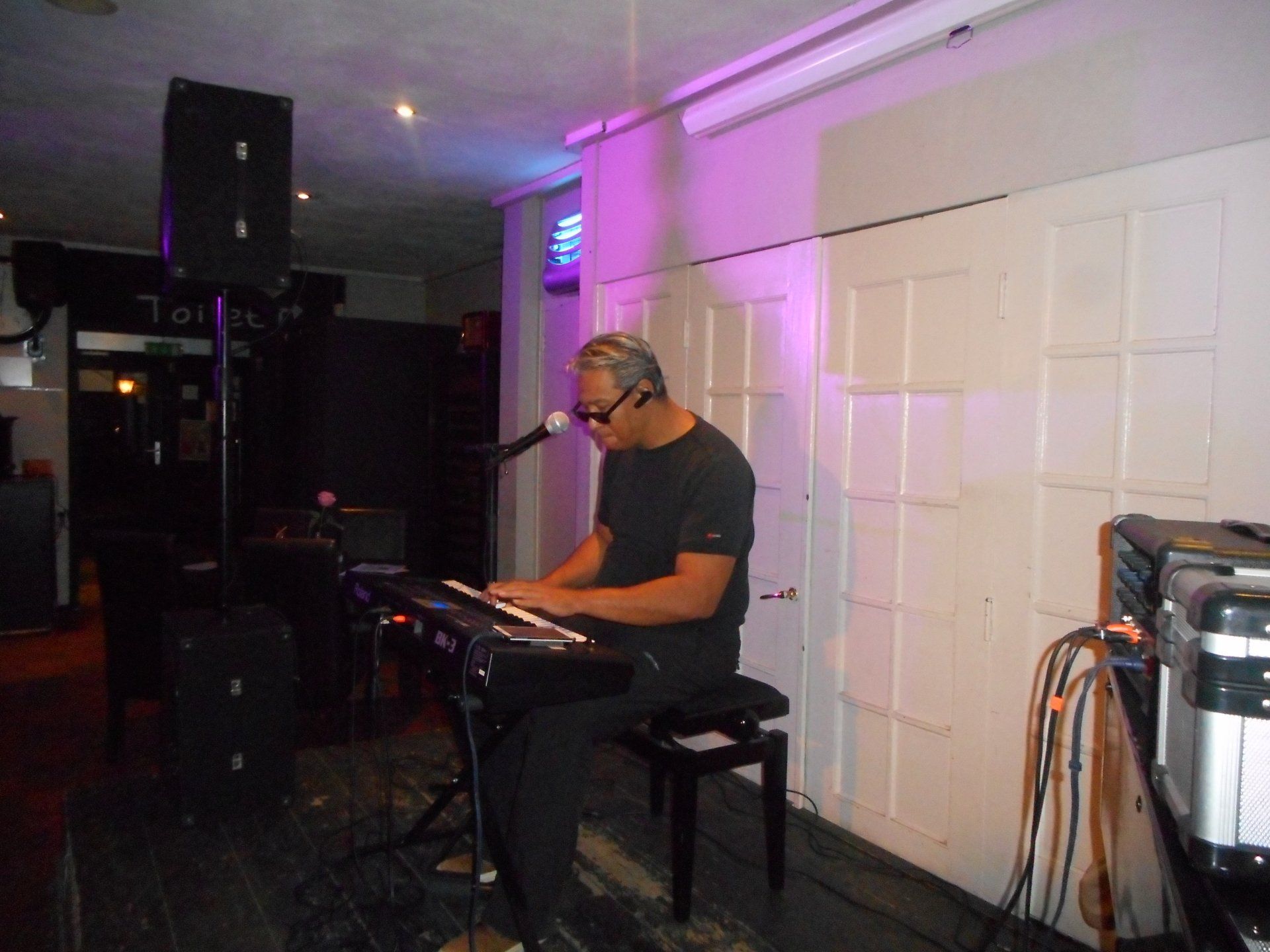 indische+toetsenist+Nederland+live+muziek+2022+warungpianobar.com.JPG