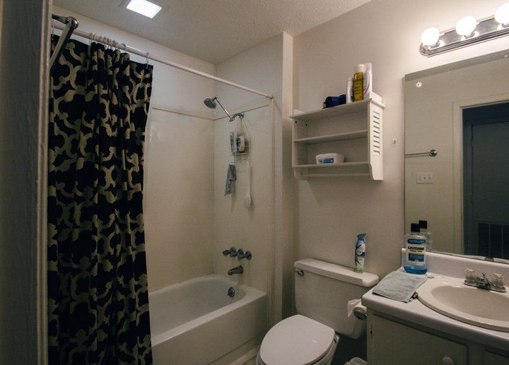 LAKELAND LANE - Bathroom