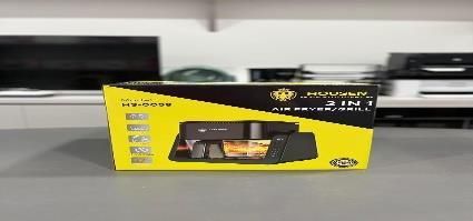 Caja de producto amarilla y negra sobre un mostrador, que muestra un dispositivo portátil con una pantalla brillante.