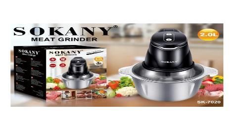 Anuncio del picador de carne SKONY con el aparato en negro y plateado, ingredientes y caja de embalaje.