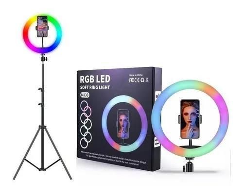 Kit de aro de luz LED RGB con trípode, soporte para teléfono y caja del producto sobre fondo blanco.