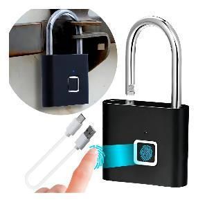 Candado inteligente negro con sensor de huellas dactilares y cable de carga USB (primer plano)