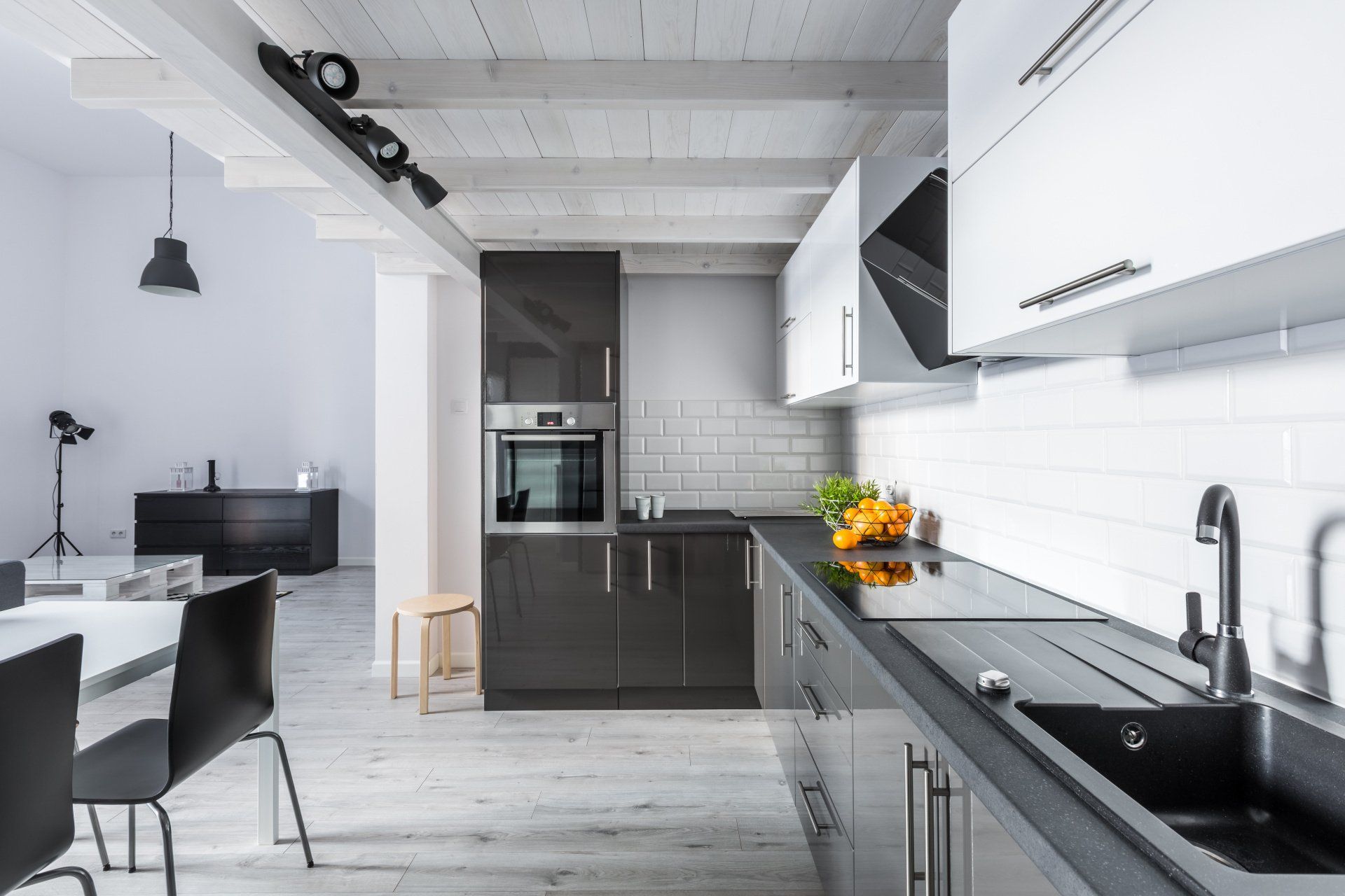 Modern Black and white kitchen