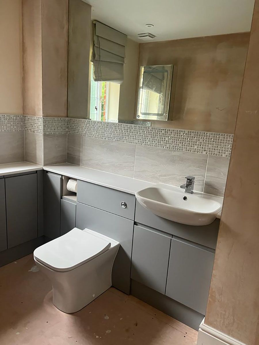 Modern grey bathroom 