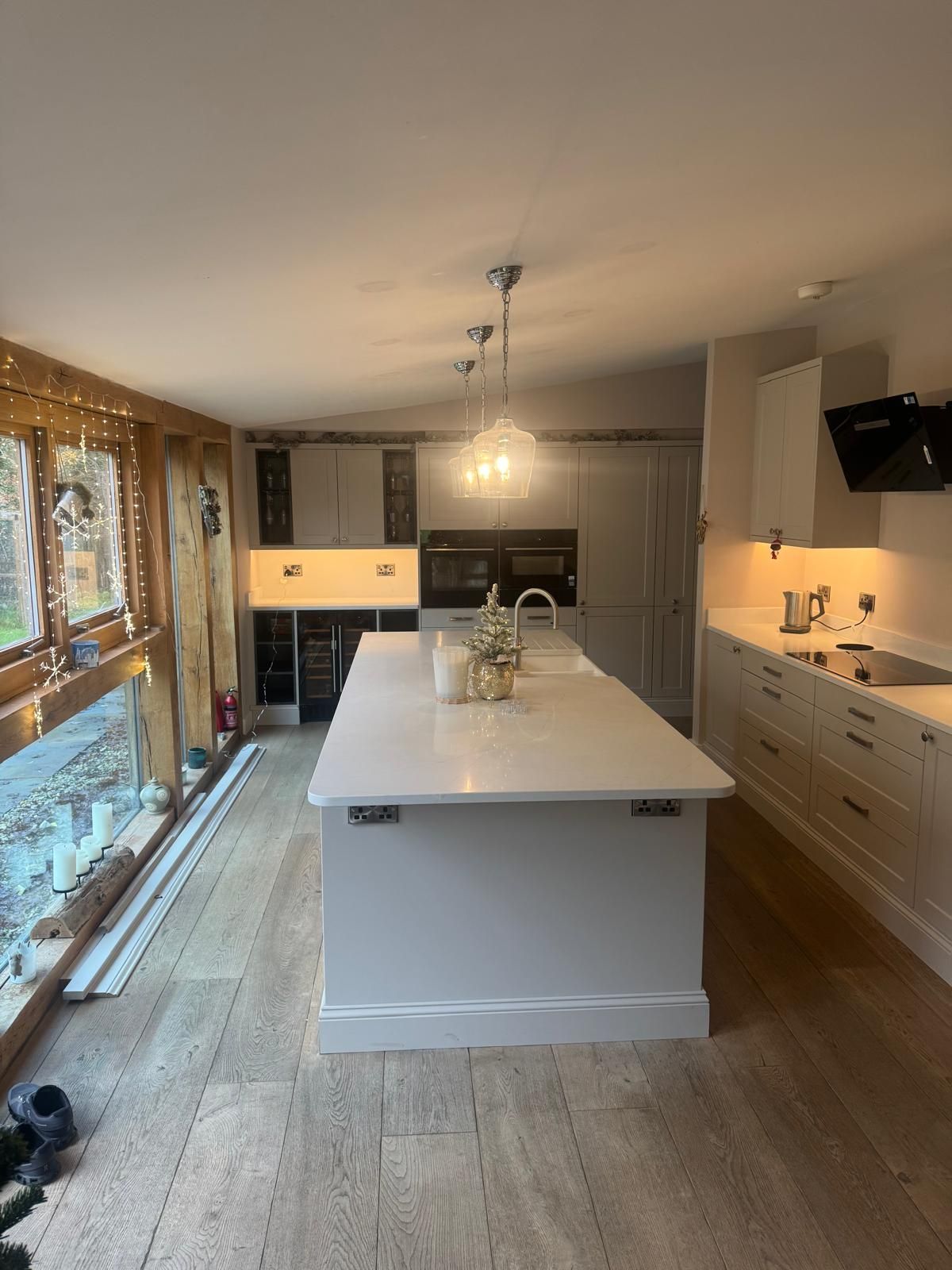 Off White traditional kitchen