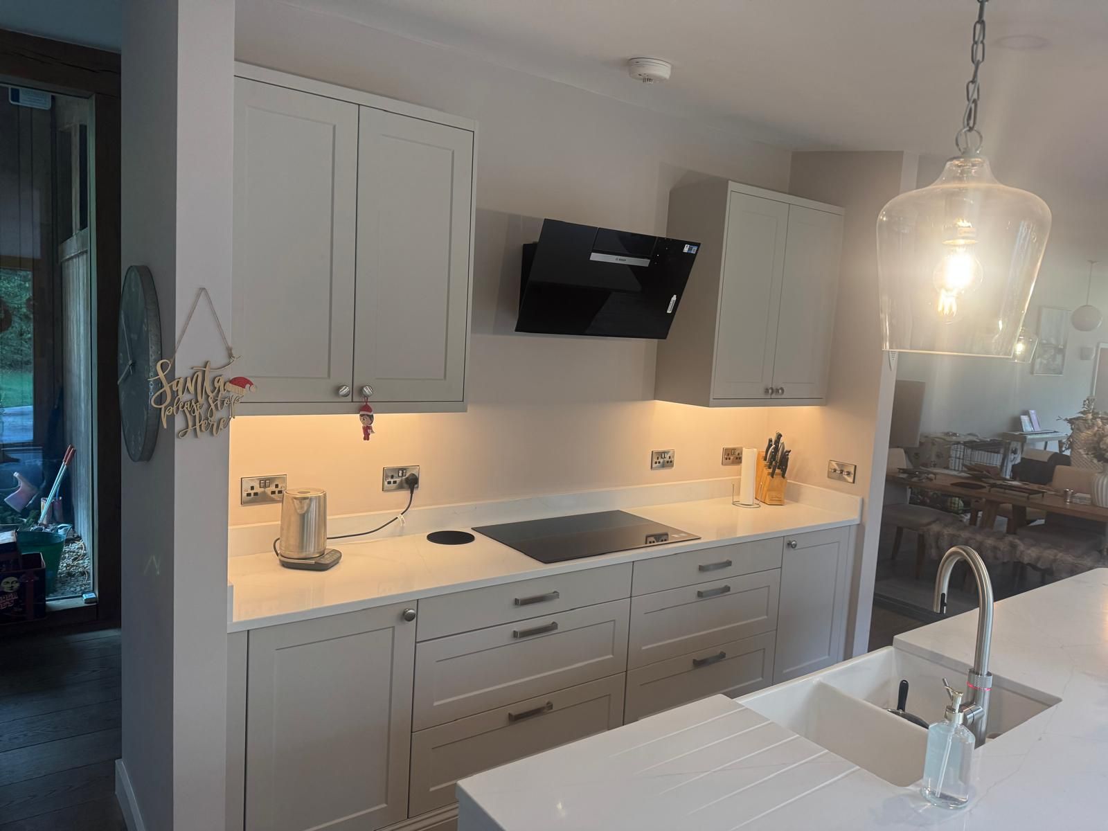 Off White traditional kitchen