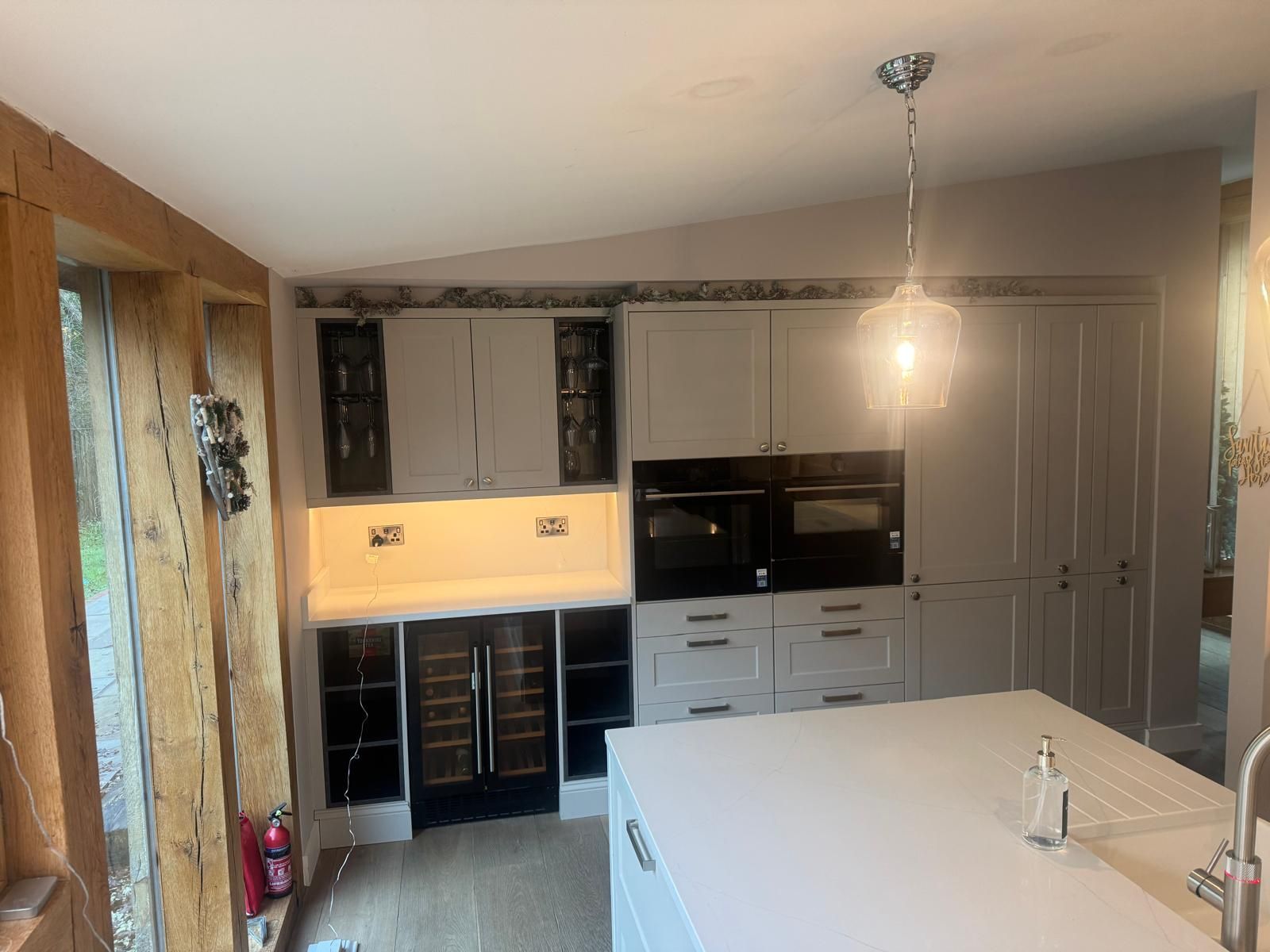 Off White traditional kitchen with large island