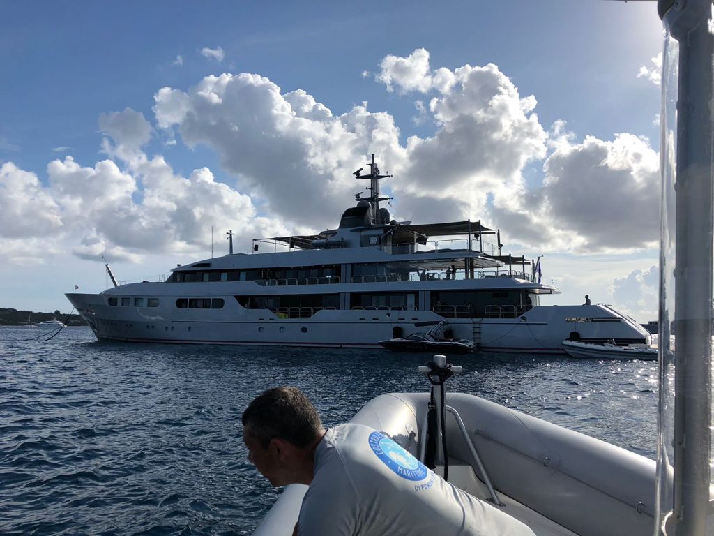 nave in difficoltà