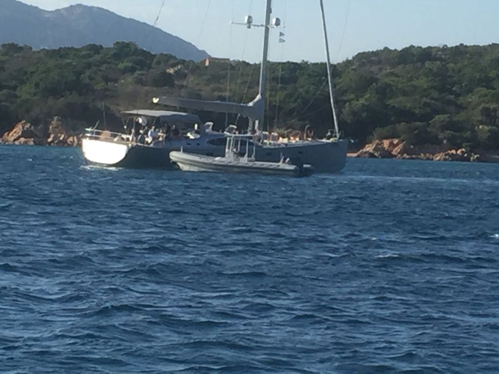 barca in alto mare