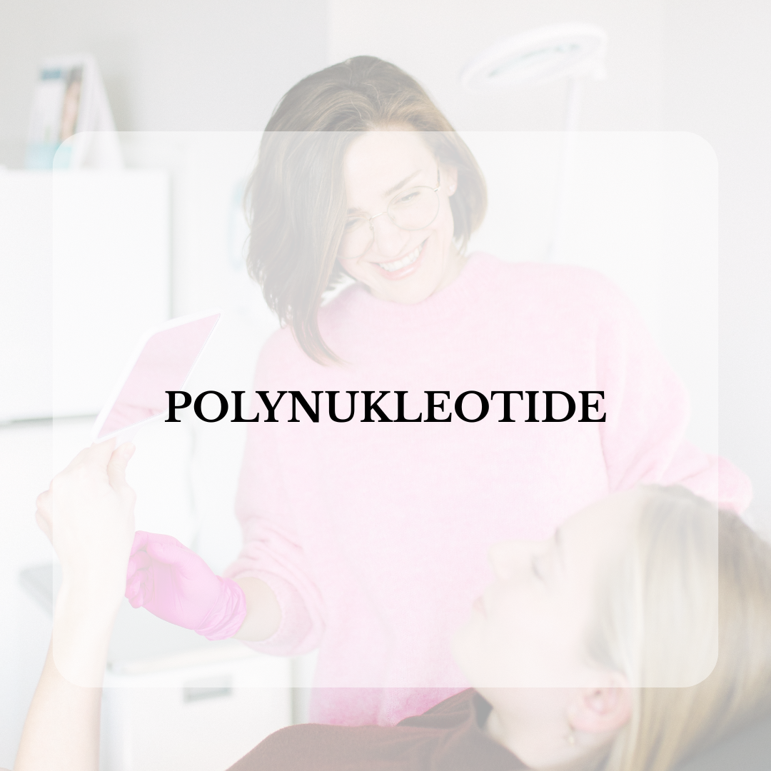 Eine Frau bekommt eine Botox-Injektion ins Gesicht.