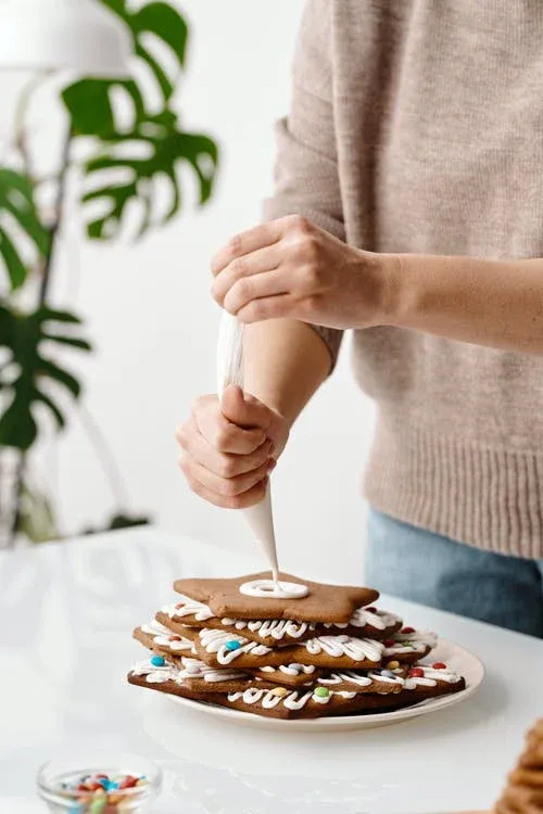 whipped-cream-on-top-of-the-cookies