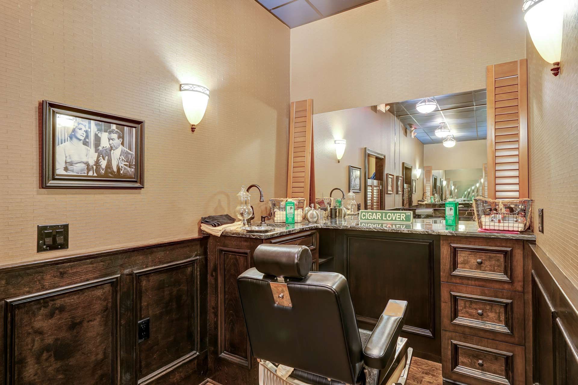 Cigar Lover Barber Chair