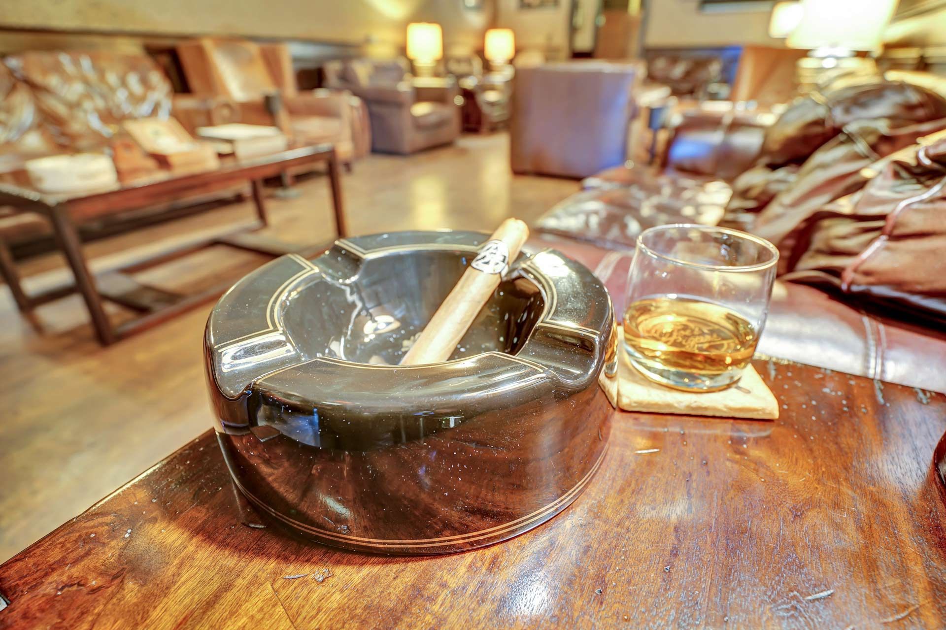 Cigar placed on a clean, modern ashtray 