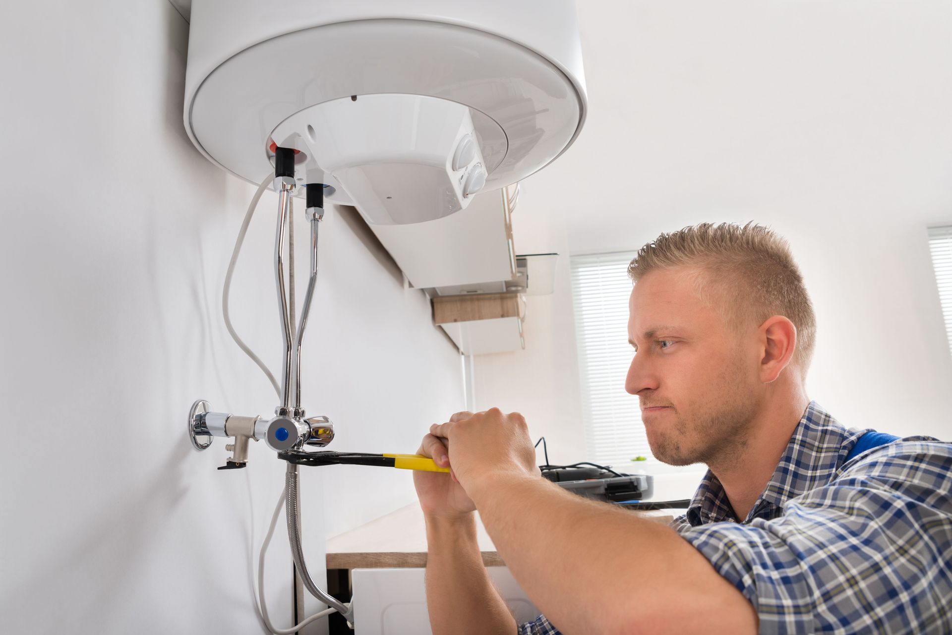 Brisbane plumber performing no call out fee hot water system repair