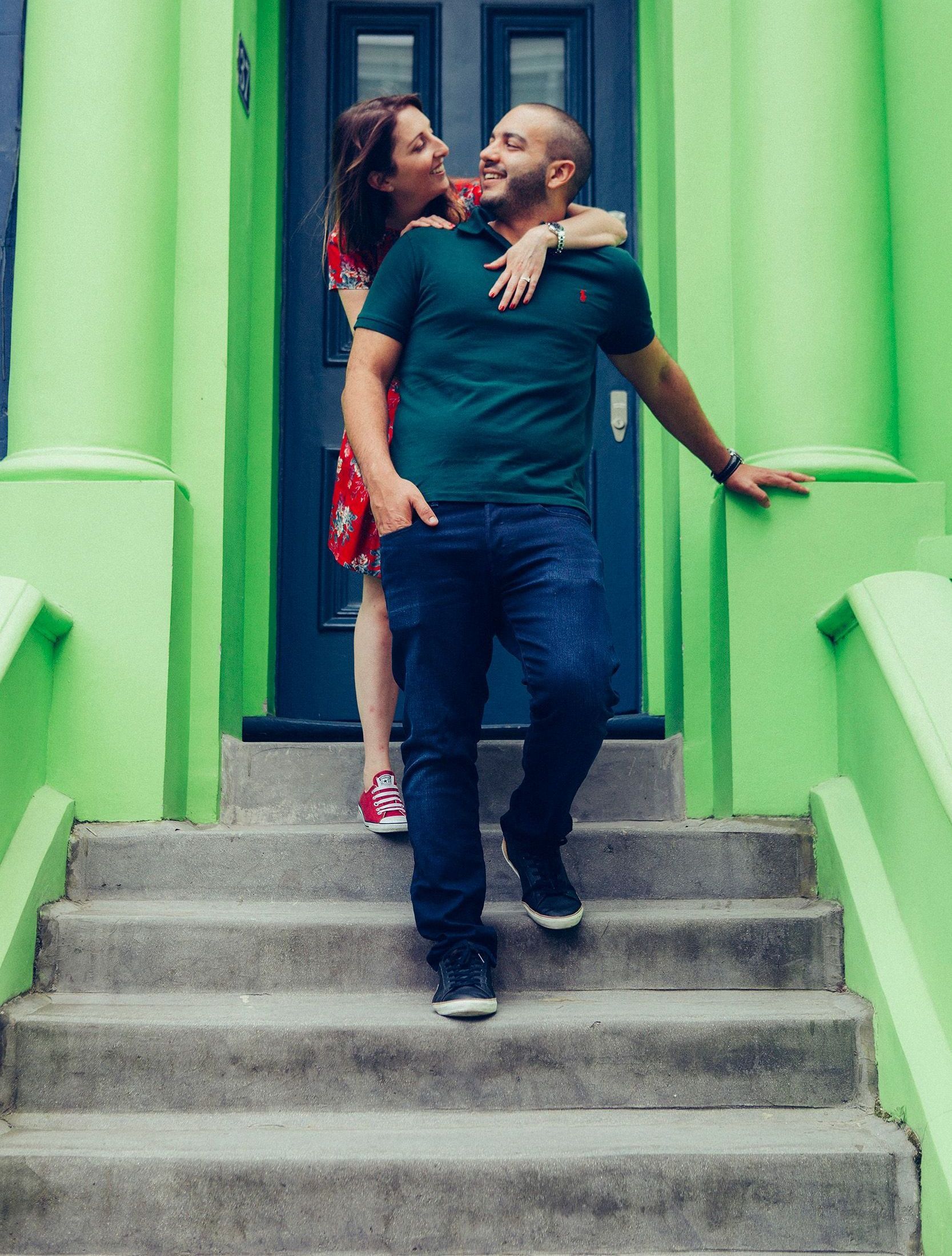 Couple kissing in fromt of a graffiti wall