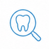 Lente d'ingrandimento blu con un dente all'interno, a simboleggiare la ricerca o l'ispezione dentale.