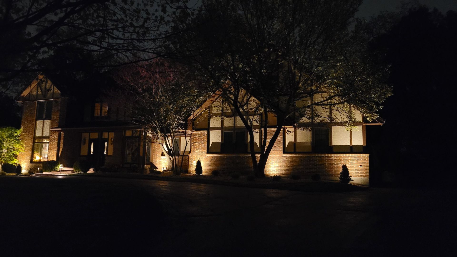 Beautiful Outdoor Lightning — Arnold, MO — Red Oak Landscaping