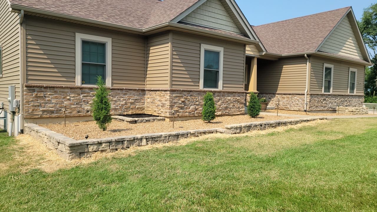 Beautiful House Side — Arnold, MO — Red Oak Landscaping
