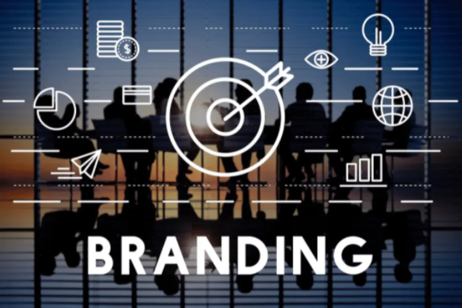 Silhouette d'une réunion d'affaires avec des icônes blanches et lumineuses et le mot « BRANDING » superposé au premier plan.
