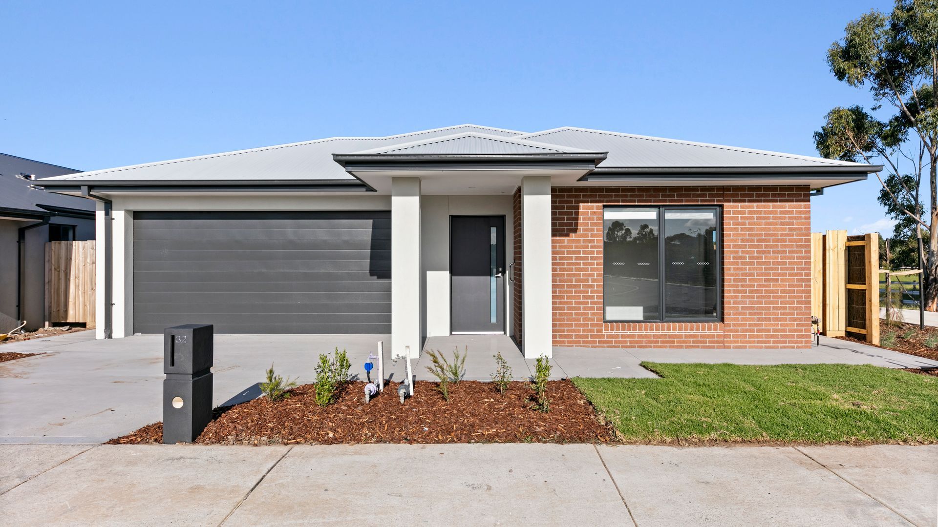 Two Independent Spaces on One Title with OOA | Furnished