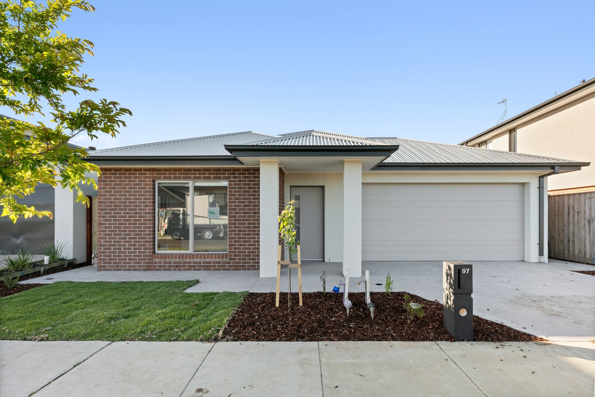 Two Independent Spaces on One Title with OOA  | Furnished