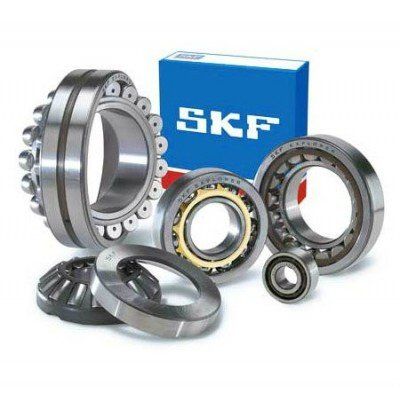 Cuscinetti SKF e una scatola SKF blu disposti su uno sfondo bianco.