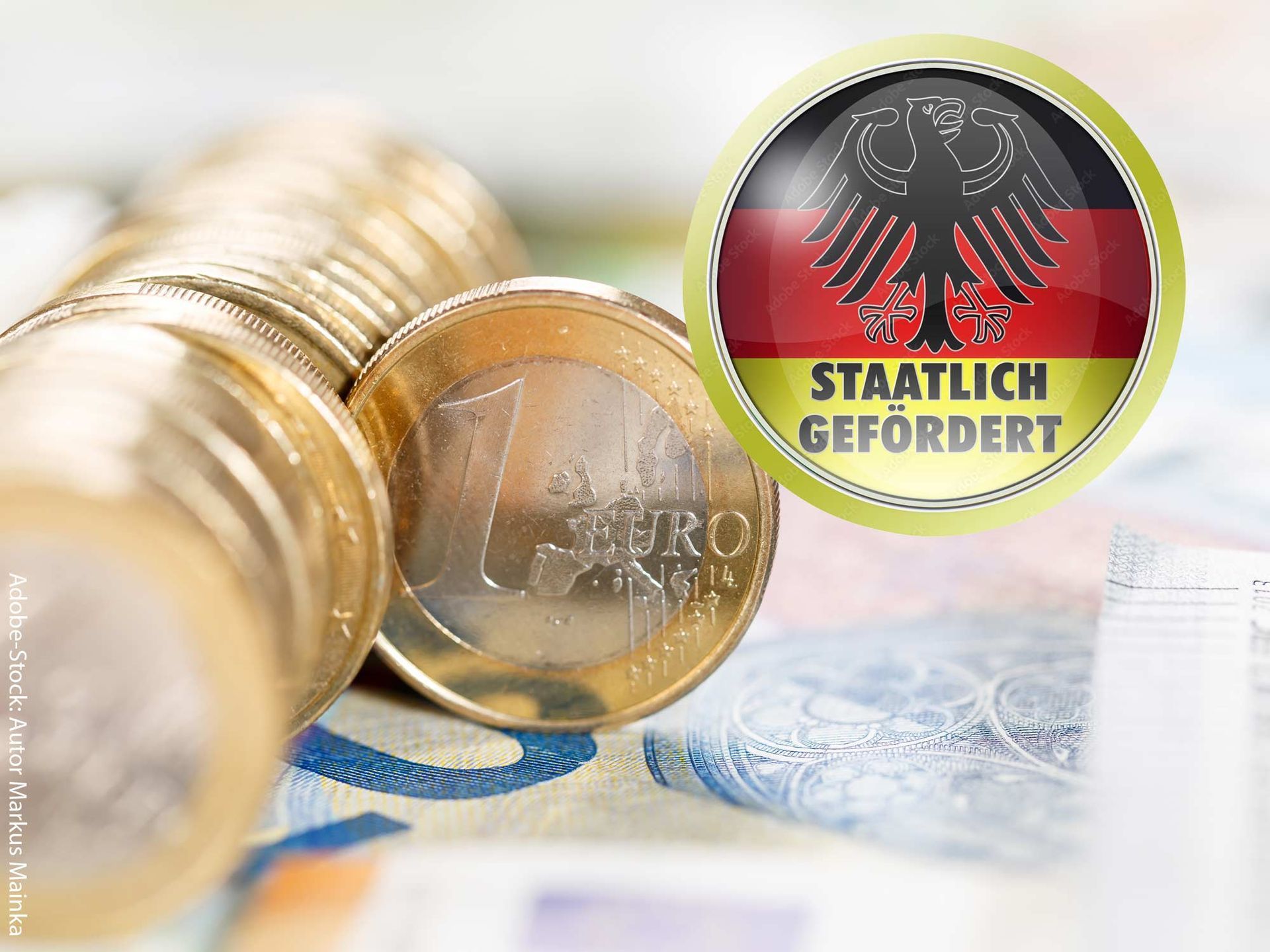 Ein haufen von 1€ Münzen mit einem Button