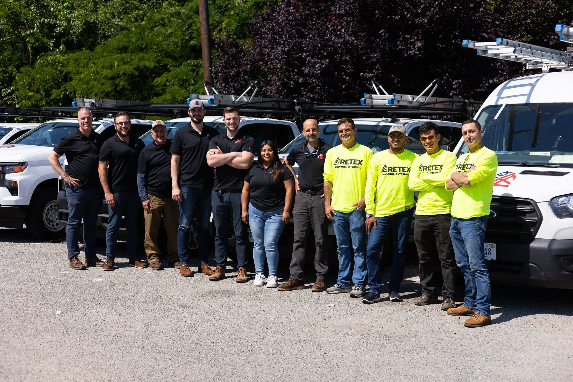Photo of the RETEX team in front of their vehicles in 2024.