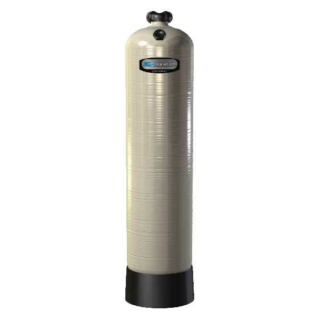 Filtre à eau haut, beige, avec dessus et base noirs.