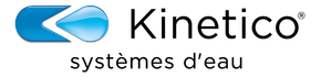 Logo des systèmes d'eau Kinetico en bleu et noir. En dessous, la traduction française : systèmes d'eau.