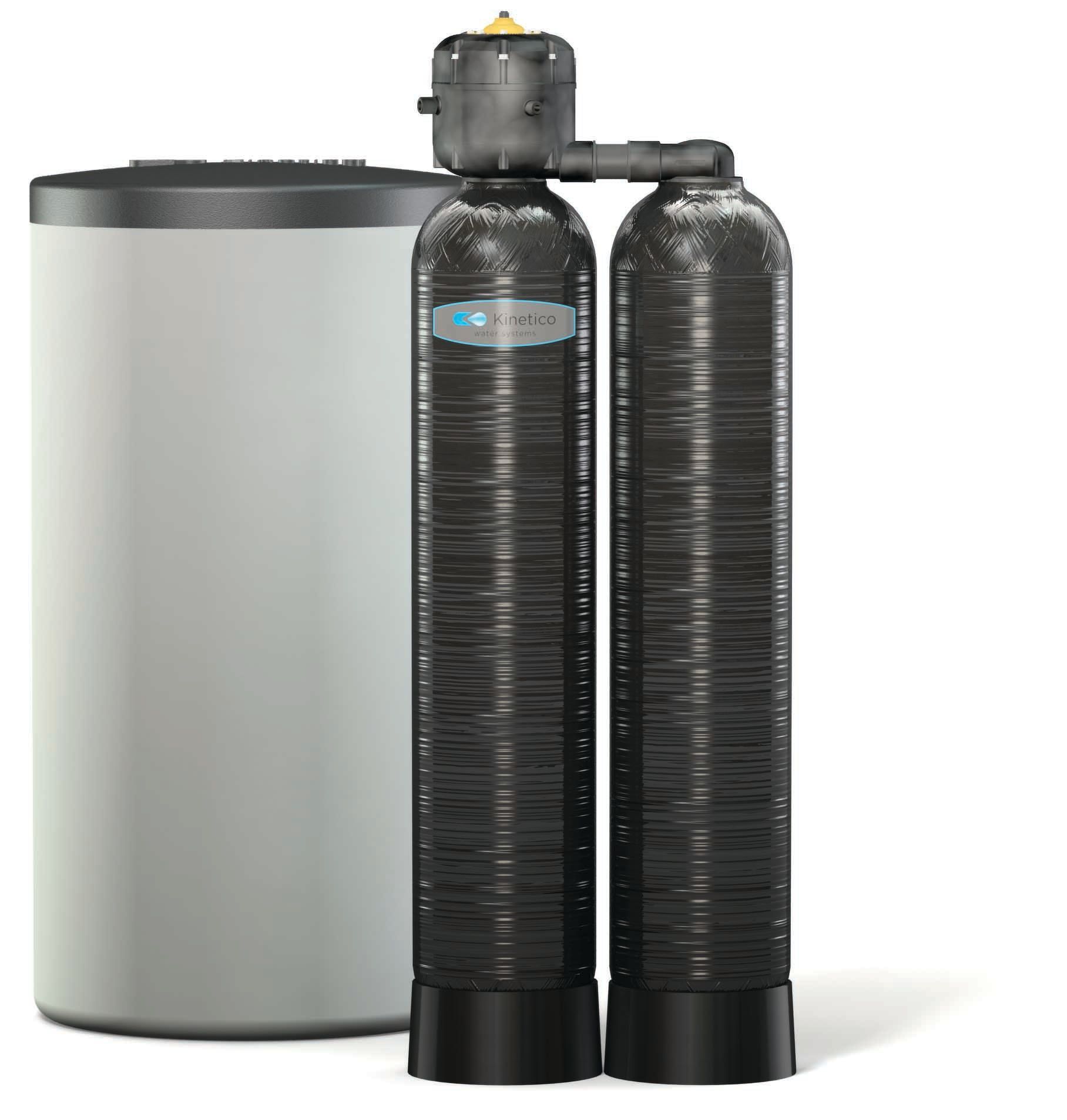 Système d'adoucisseur d'eau avec trois réservoirs cylindriques verticaux : un blanc, deux noirs.
