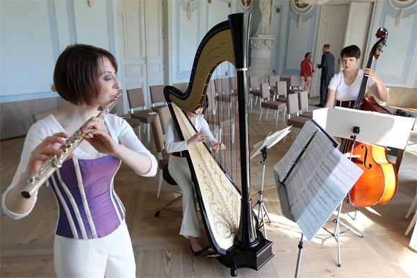 amabilées mit Querflöte, Harfe und Kontrabass im Schloss Neuhardenberg