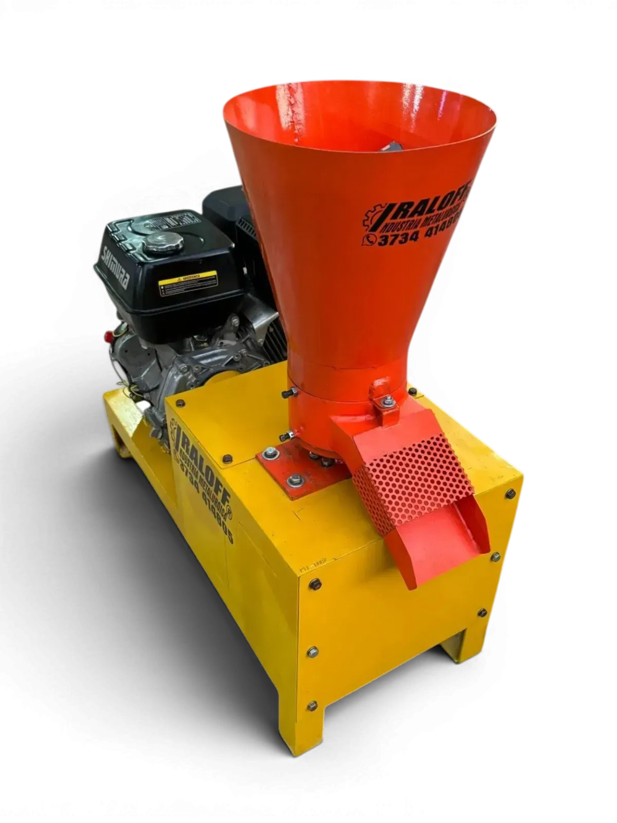 Máquina industrial naranja con motor negro y base amarilla, probablemente una pequeña trituradora o molinillo.