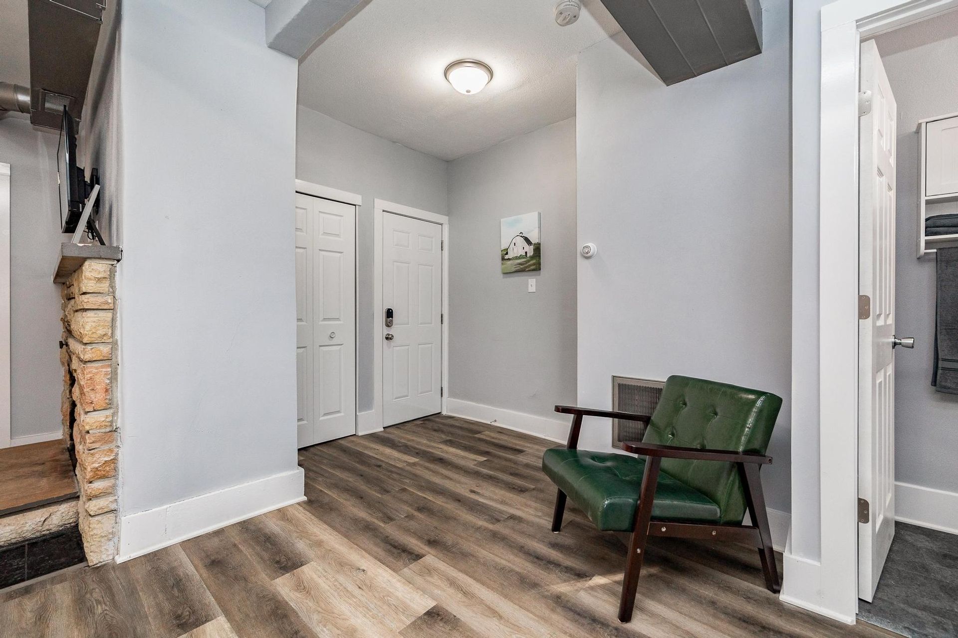 Mount Vernon house hang out room 2
